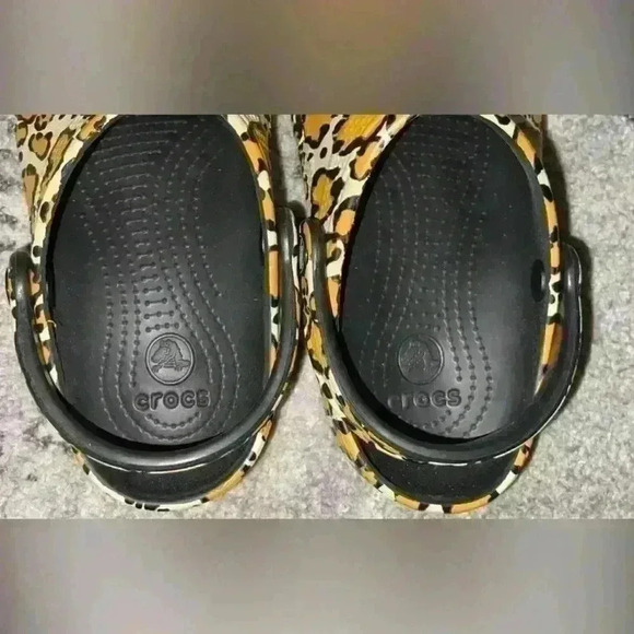 Disney Parks Crocs Womens Size 6 Mickey Leopard Print Slip On Animal Kingdom - Picture 2 of 4